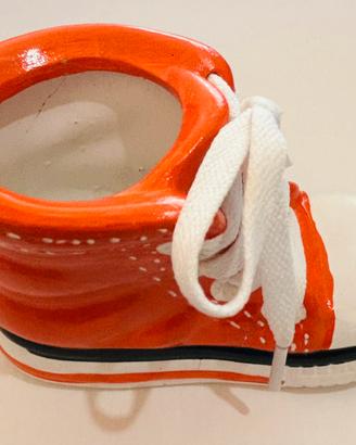 👟 Scarpetta Decorativa in Ceramica – Rosso