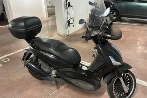 Beverly 300 Police i.e. nero 2017 33.000 km Roma