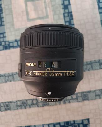 NIKKOR 85mm f/1.8G