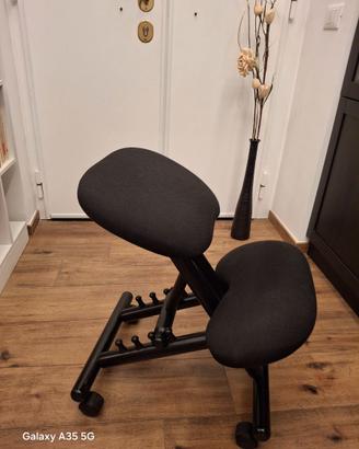 Sedia ergonomica nera marchio CINIUS