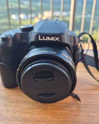Panasonic Lumix DC FZ82.