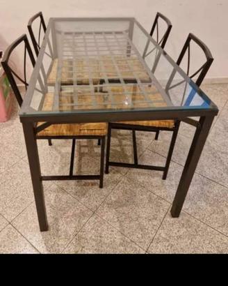 tavolo vetro con sedie in ferro 