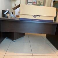 Scrivania, cassettiera e mobile ufficio