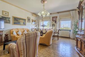 QUADRILOCALE CON AFFACCI SUL VERDE