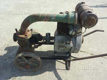 Pompa acqua antica senza motore