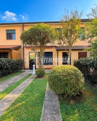VILLETTA A SCHIERA