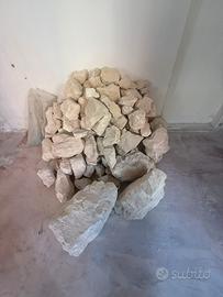 Sassi in tufo per muri a secco