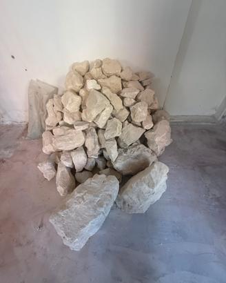 Sassi in tufo per muri a secco