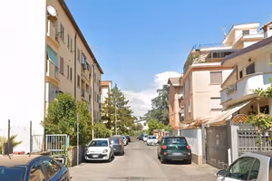 Ciampino soleggiato trilocale arredato
