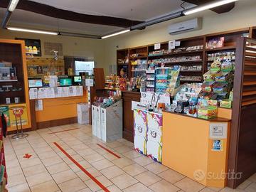 Attività / Licenza di 100 m² con 2 locali a Cerro 
