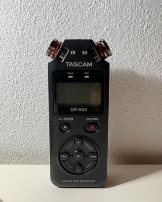 Registratore audio TASCAM DR-05X piu' accessori