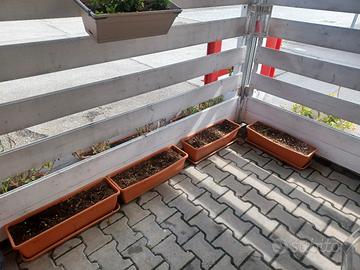 6 vasi plastica con sottovaso e terra