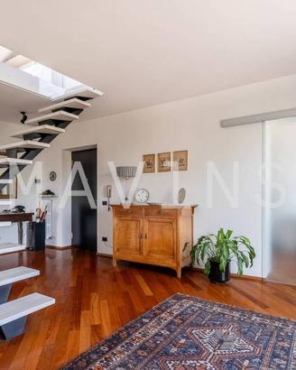 Appartamento di 157 m² con 5 locali e box auto a V