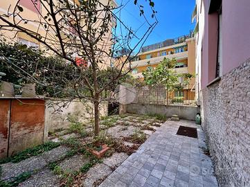 4 LOCALI A GENOVA