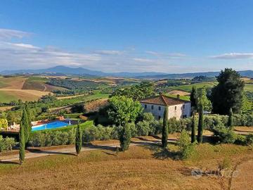 Rustico / Casale di 850 m² con più di 5 locali e b