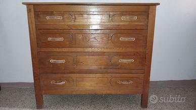 Mobili in castagno vintage