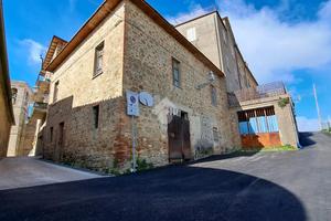 CASA SEMINDIPENDENTE A GUALDO CATTANEO