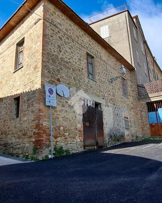 CASA SEMINDIPENDENTE A GUALDO CATTANEO