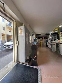 Attività / Licenza di 100 m² con 2 locali a Sassar