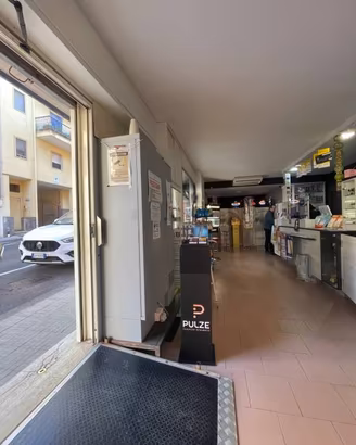 Attività / Licenza di 100 m² con 2 locali a Sassar