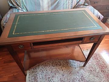 Scrivania in legno