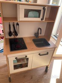 Cucina in legno IKEA modello DUKTIG