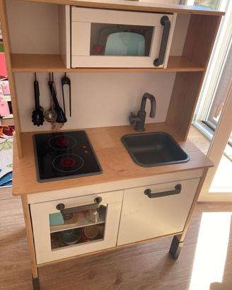 Cucina in legno IKEA modello DUKTIG