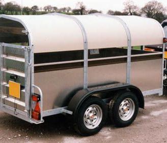 Rimorchio trasporto bestiame 250 x 150 1700 Kg.