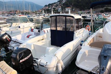 Semicabinato 6 m, 115cv con posto barca ad Andora