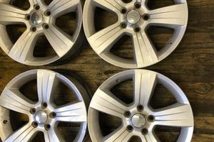 4 - CERCHI IN LEGA JEEP 6,5X17 5X114,3 ET40 CB 67,