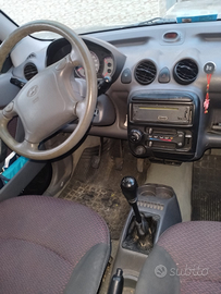 Auto maneggevole e facile da guidare e parcheggiar