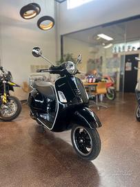 Vespa 300 GTS Super