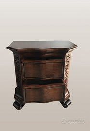 Coppia di comodini artigianali in legno massello