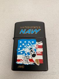Accendino Zippo (o simile) “United States Navy”