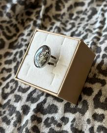 Anello in resina e fiori essiccati