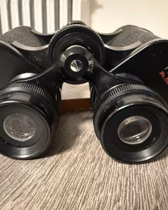 Binocolo vintage con custodia.