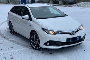 Toyota Auris Hybrid TS