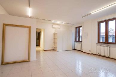 Appartamento di 140 m² con 4 locali e box auto a P