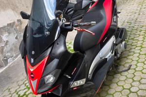 Aprilia SR Max 300 2013