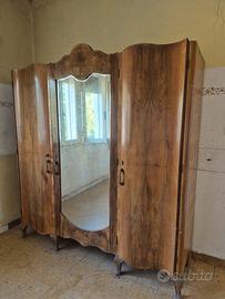 Armadio anni'20 in legno impiallacciato