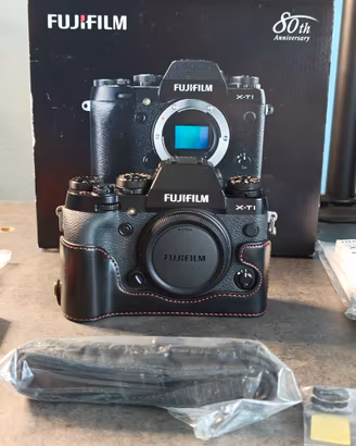 Fujifilm X-T1 + Scatola, Flash, 3 Batterie, fodera