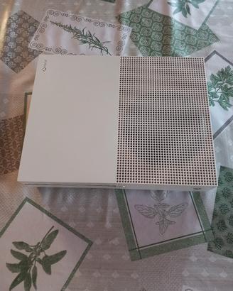 Xbox one s + 4 giochi 