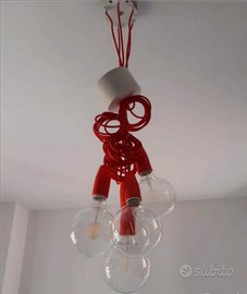 Lampadario fili ragno rosso