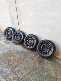 4 Cerchi in ferro + Gomme 165/70 R14(da cambiare)