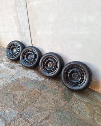 4 Cerchi in ferro + Gomme 165/70 R14(da cambiare)