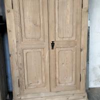 Vecchio armadio in abete 