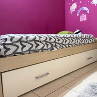 Letto e cassettiera