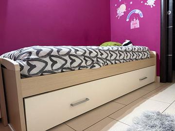 Letto e cassettiera