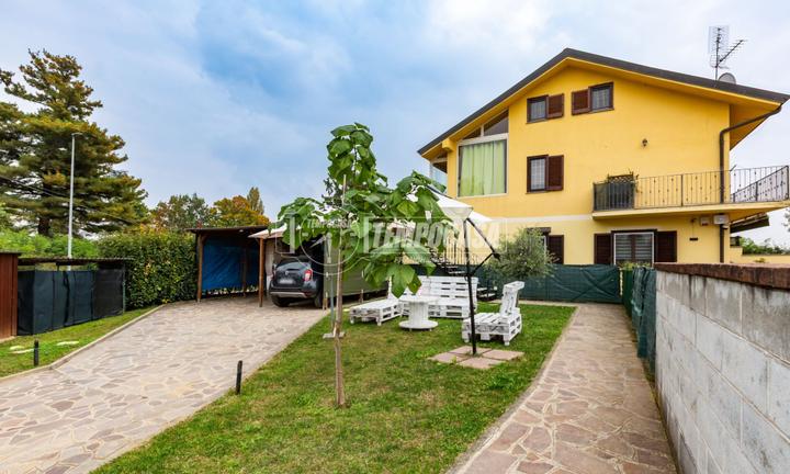 2 LOCALI con TERRAZZO e SOTTOTETTO