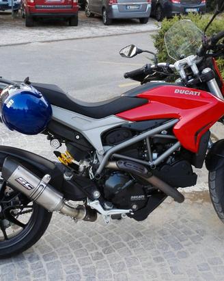 Ducati Hyperdtrafs 821